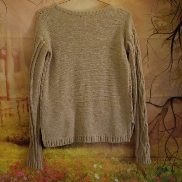 Old Navy Classic Cable Knit Sweater - Picture 6 of 8